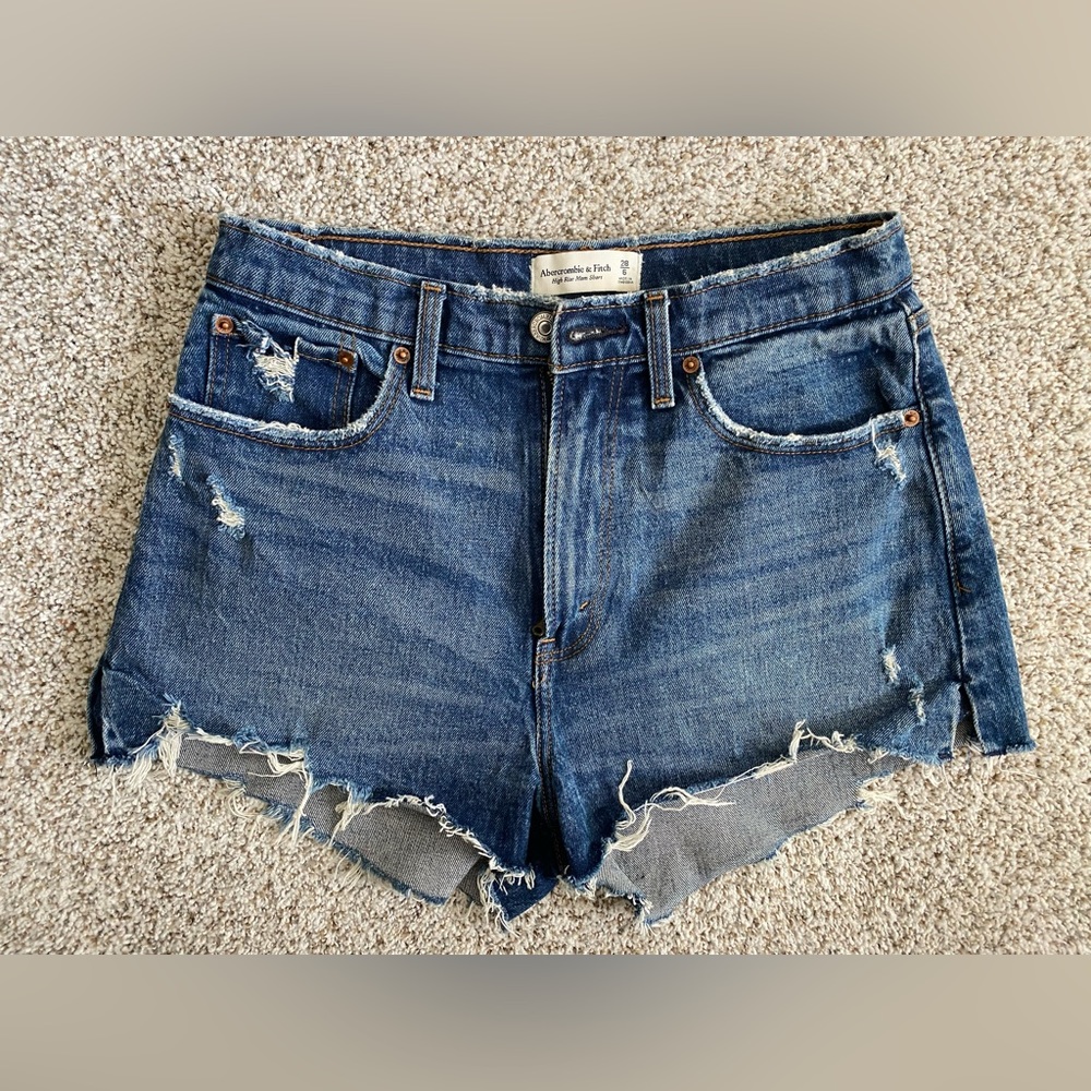 Abercrombie Curve Love High Rise Mom Short (size 28)
